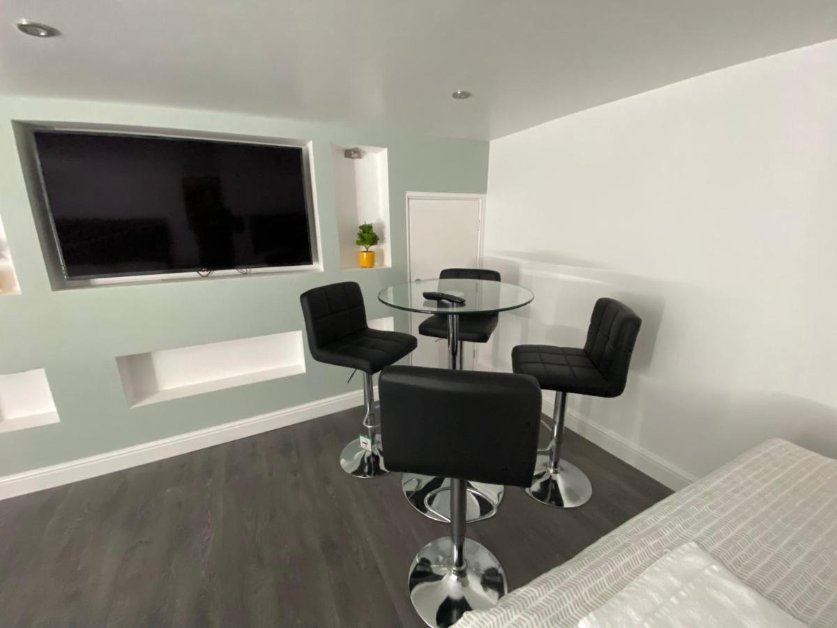 Villa Entire Luxury House Elland Esterno foto